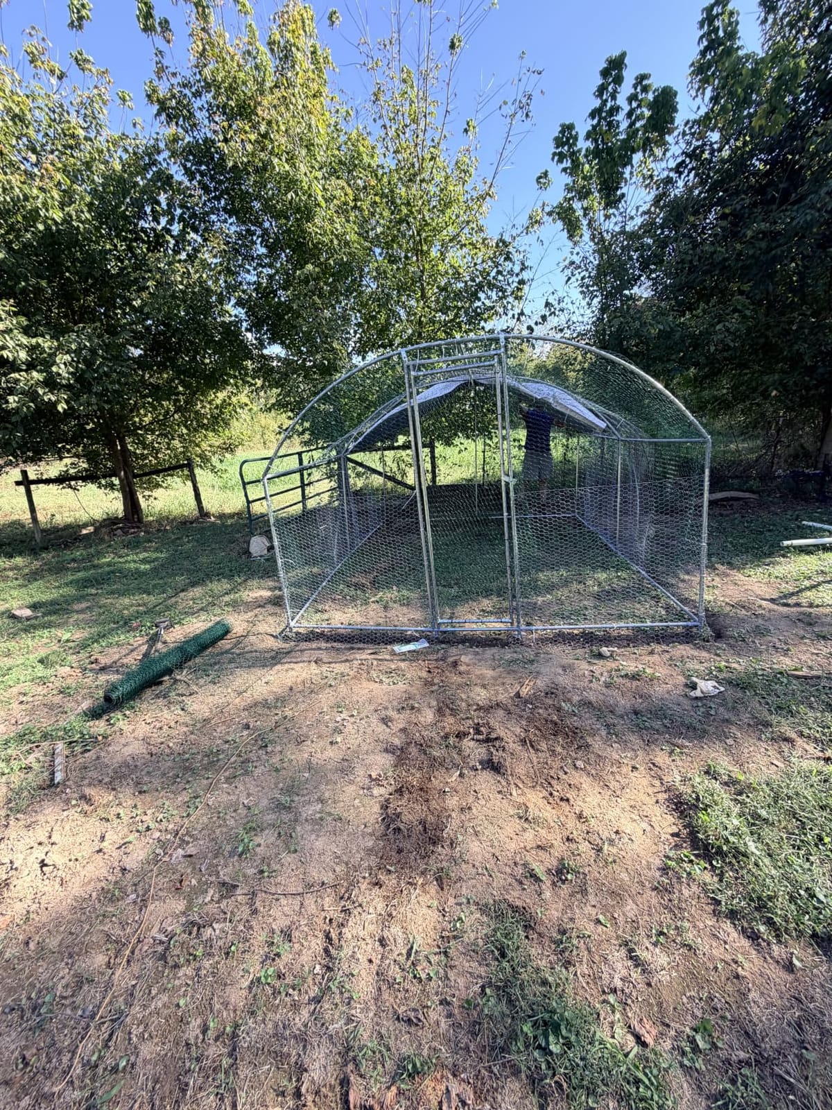 VEVOR Large Metal Chicken Coop with Run, 13.1 x 9.8 x 6.5 ft Walkin Chicken Coop for Yard with Waterproof Cover, Dome Roof Large Poultry Cage for Hen House, Duck Coop and Rabbit Run customer photo 2