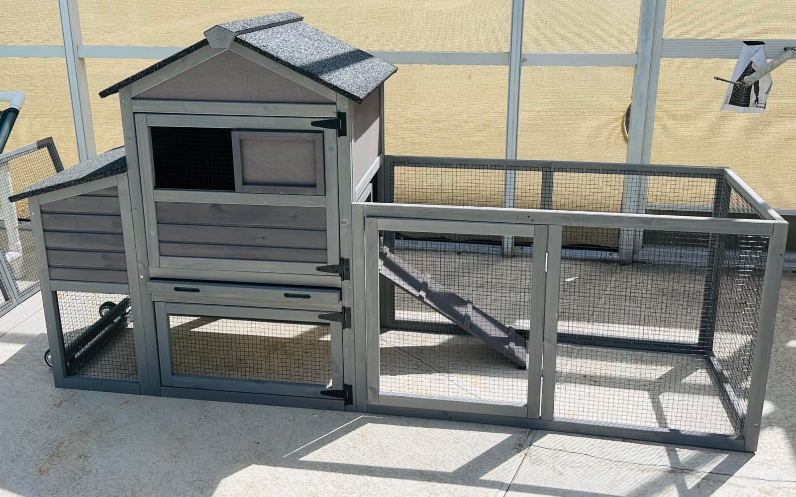 GUTINNEEN Chicken Coop Mobile Hen House On Wheels Easy to Move Wooden Poultry Cage with Nesting Box,Opening Wire Netting Roof customer photo 2