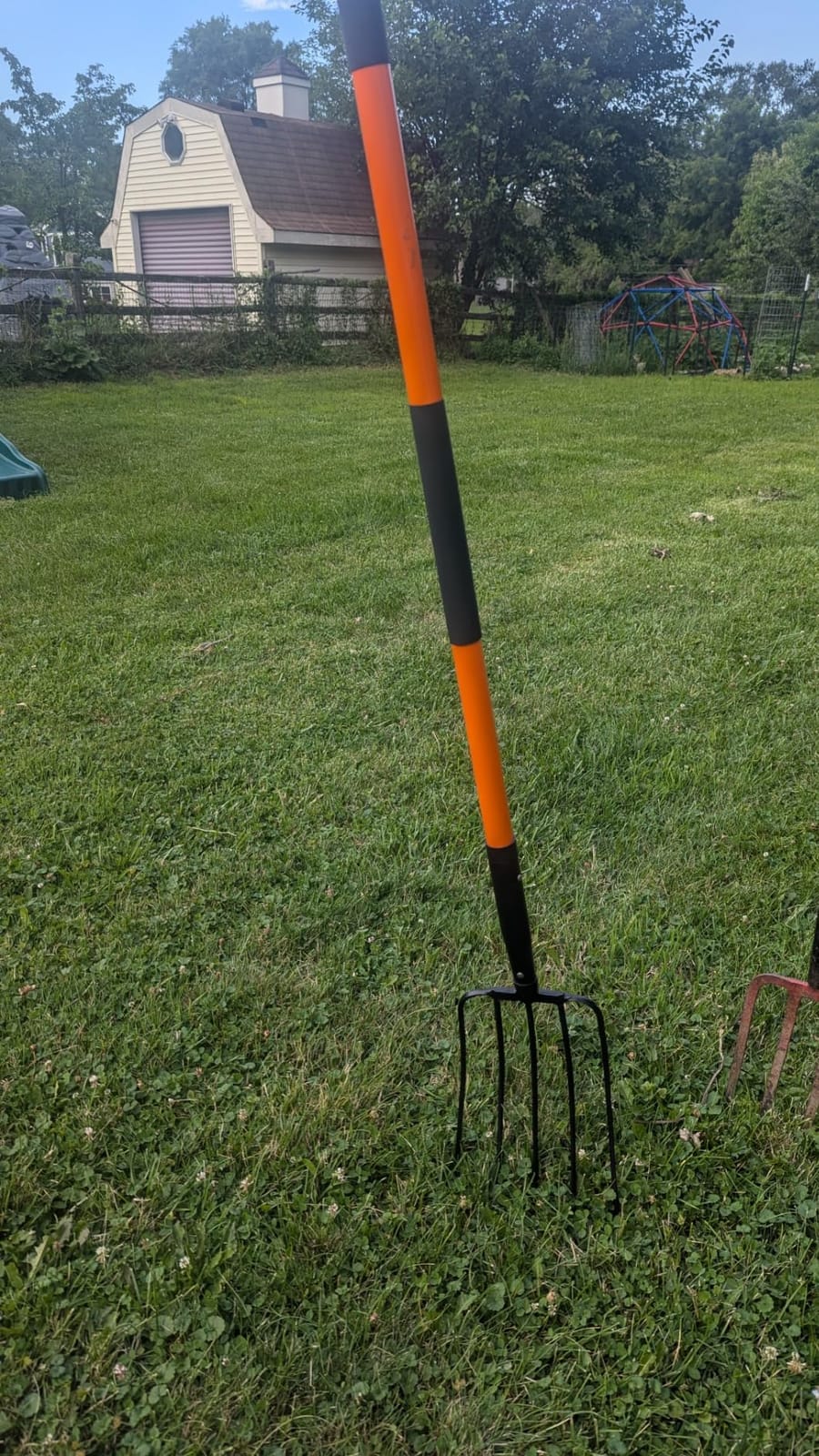 Nohovu 5 Tine Pitchfork for Gardening, Heavy Duty Pitchfork with Fiberglass Handle, Garden Fork for Mulching, 58 Inches customer photo 2