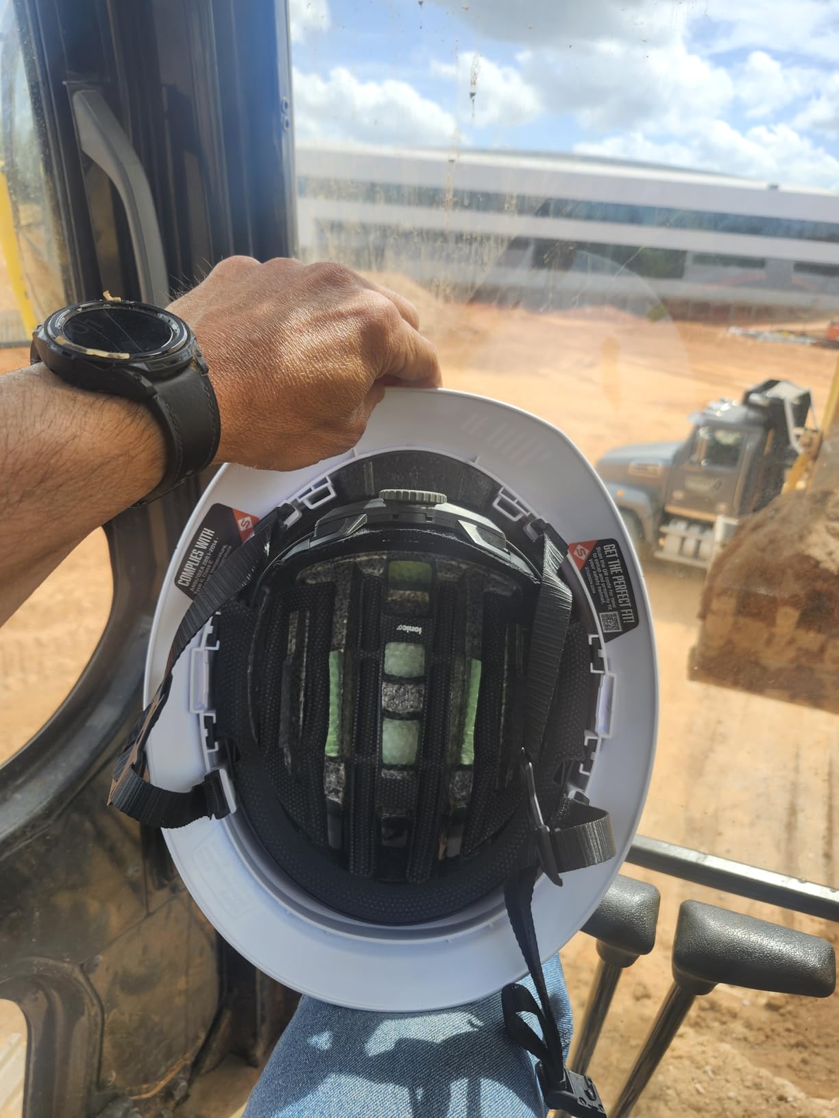 STUDSON SHK-1 Full Brim Safety Helmet Vented: ANSI/ISEA Z89.1 Type II Compliant (R 2019), Lightweight & Breathable, NFC Emergency Contact Chip, One Size, Class C Protection customer photo 1