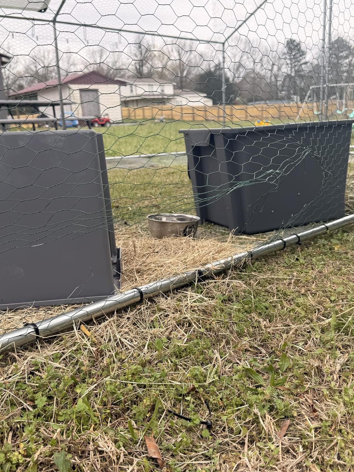 HEYTOWN Large Metal Chicken Coop Chicken Pen with Water-Resident and Anti-UV Cover Walk-in Poultry Cage Chicken Runs for Yard with Cover Duck Rabbit Dog House Outdoor customer photo 2