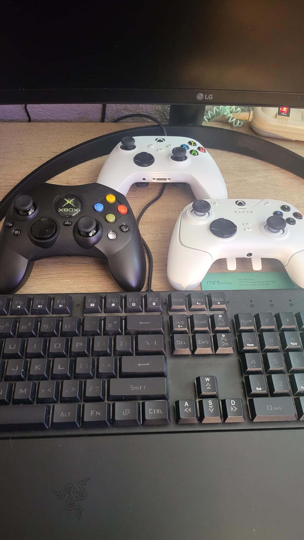Hyperkin - DuchesS Wired Controller for XBOX Series X|S, XBOX One, Windows 10|11, PC, with Hall Effect Joysitcks, Audio Jack, Impulse Triggers, Gamepad for Gamers - White - Officially licensed customer photo 1