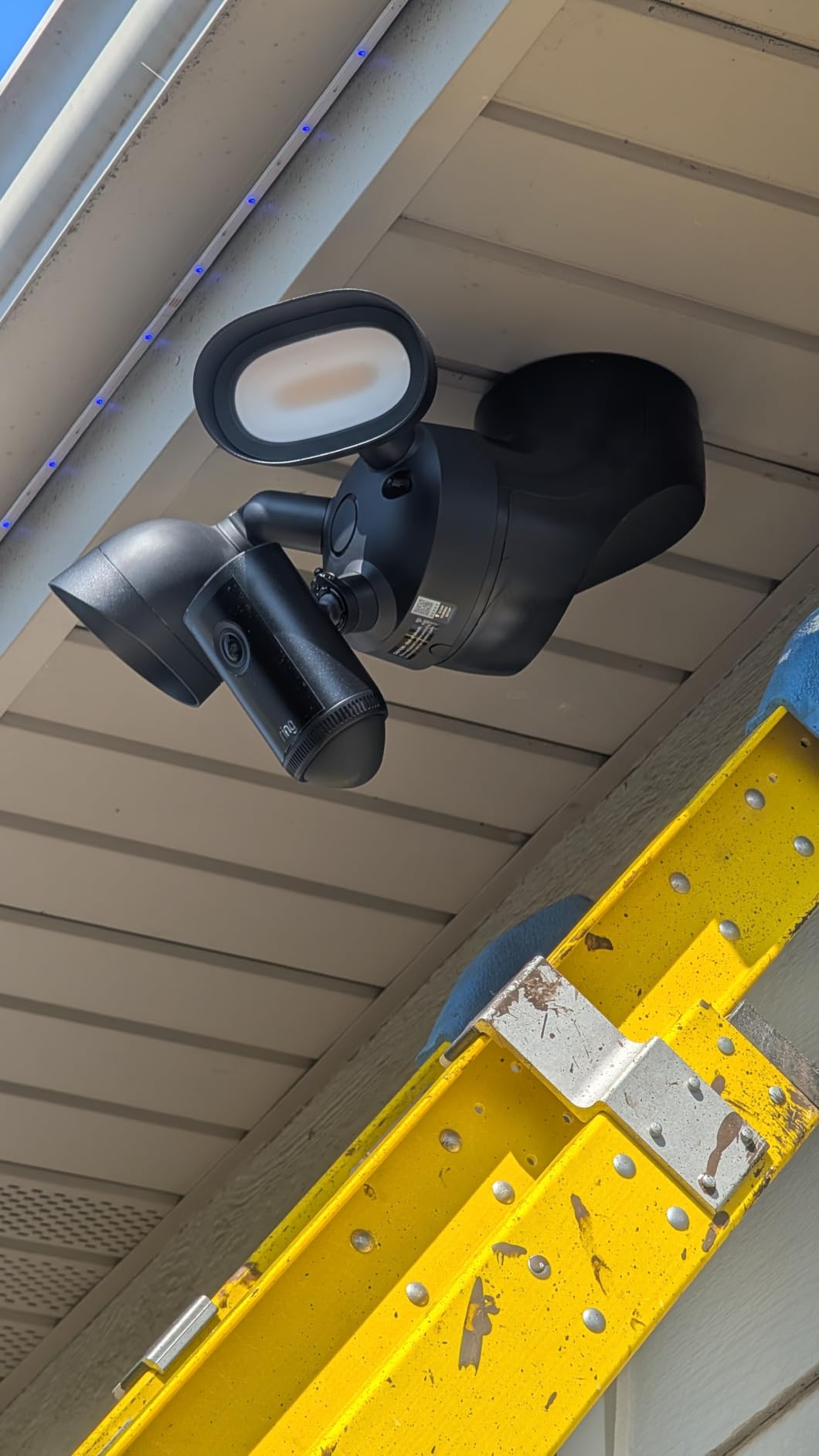 Ring Floodlight Cam 4K Pro (newest model), Wired, Retinal 4K with wide-angle video, 10x Enhanced Zoom, and 2000 Lumen Floodlights, White customer photo 1