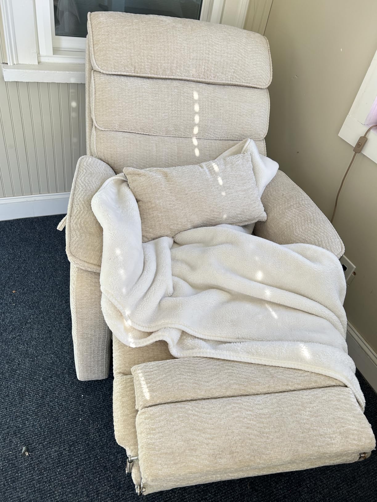 DYNOX Dual Motor Power Lift Recliner, 180° Lay Flat, 9188, Beige customer photo 2