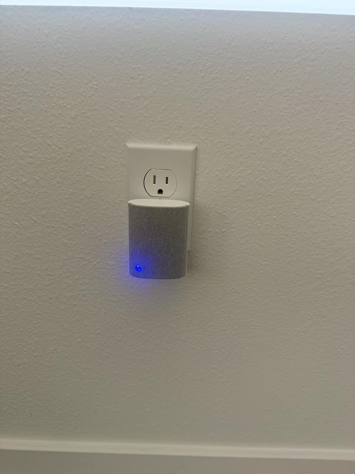 Ring Chime — Enhanced audio for real-time alerts you can hear from anywhere, easy plug-in setup, simple wifi & Bluetooth connectivity, sleek design, White customer photo 2