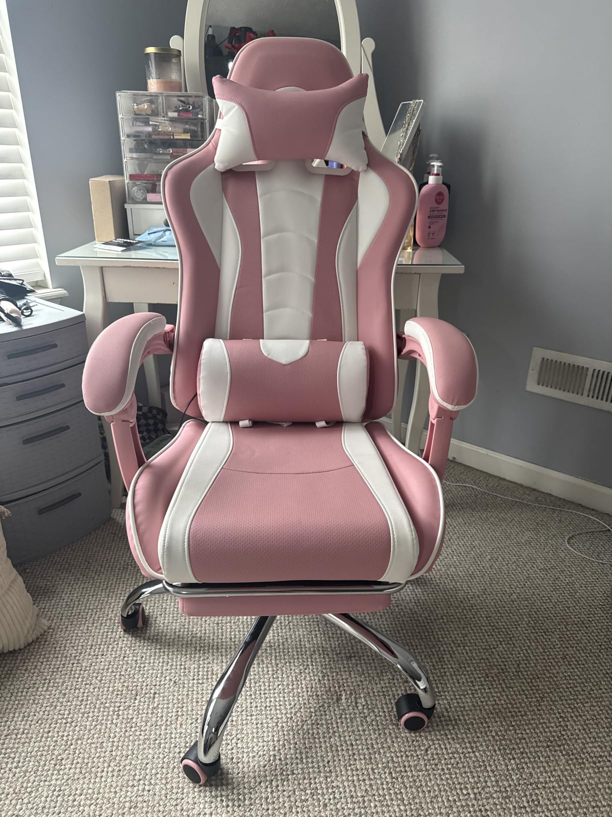 Yaheetech Gaming Chair with Footrest Massage Lumbar Pillow Reclining Black customer photo 2