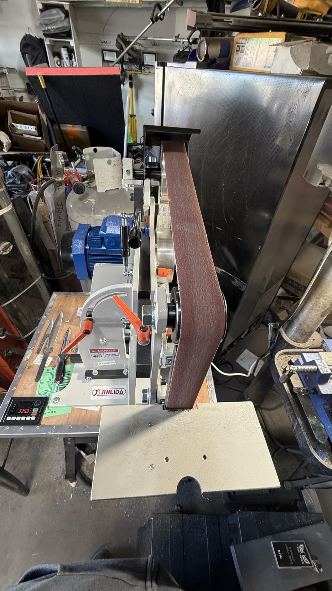 JLD Professional Belt Grinder Sander, 2x72 Inch Belt, 1500W Electric Motor with 2.2KW VFD, 2 sets of grinding kits with 3 grinding methods,Vertical and Horizontal operation includes 3 sanding belts. customer photo 1