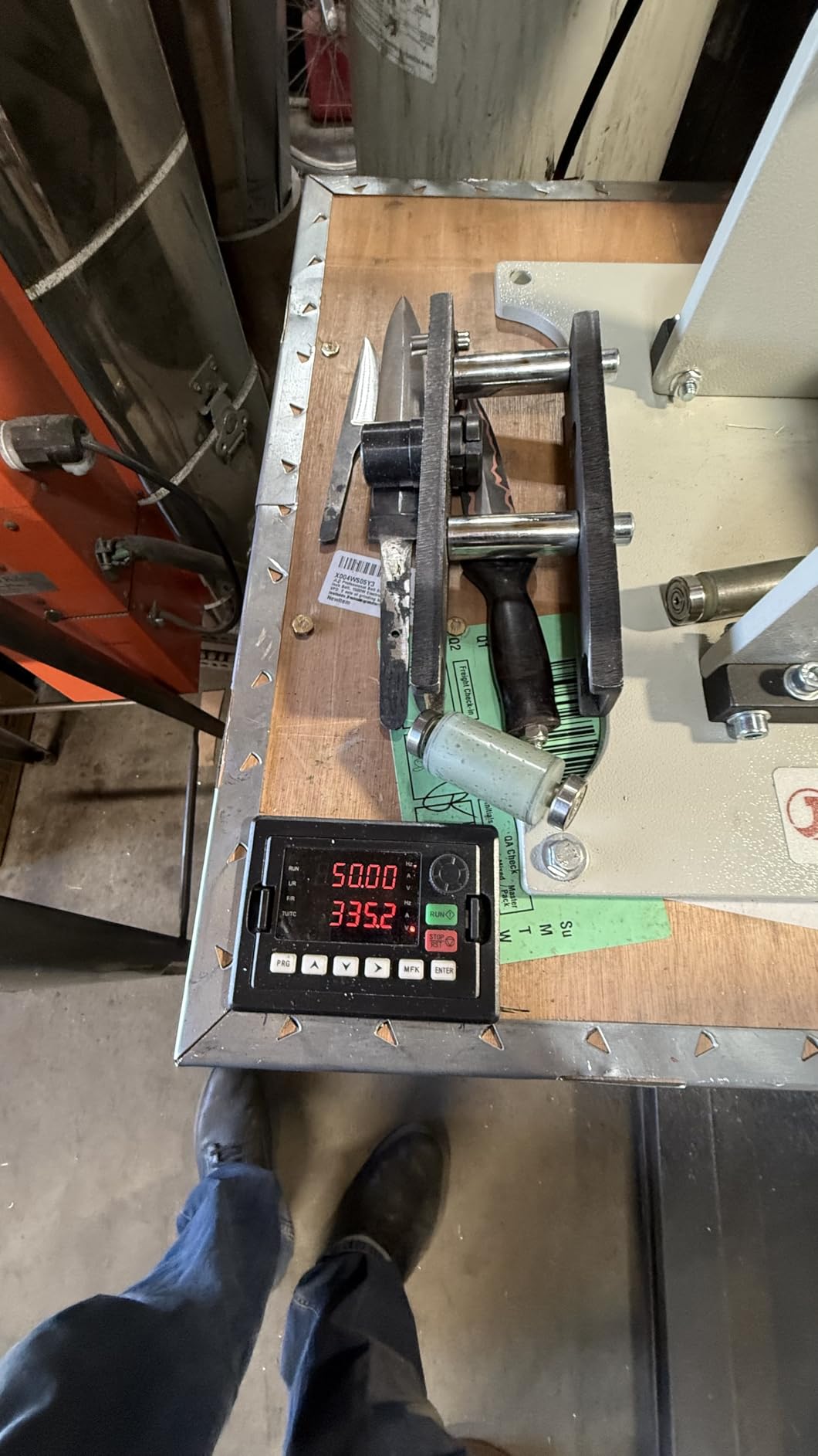 JLD Professional Belt Grinder Sander, 2x72 Inch Belt, 1500W Electric Motor with 2.2KW VFD, 2 sets of grinding kits with 3 grinding methods,Vertical and Horizontal operation includes 3 sanding belts. customer photo 2