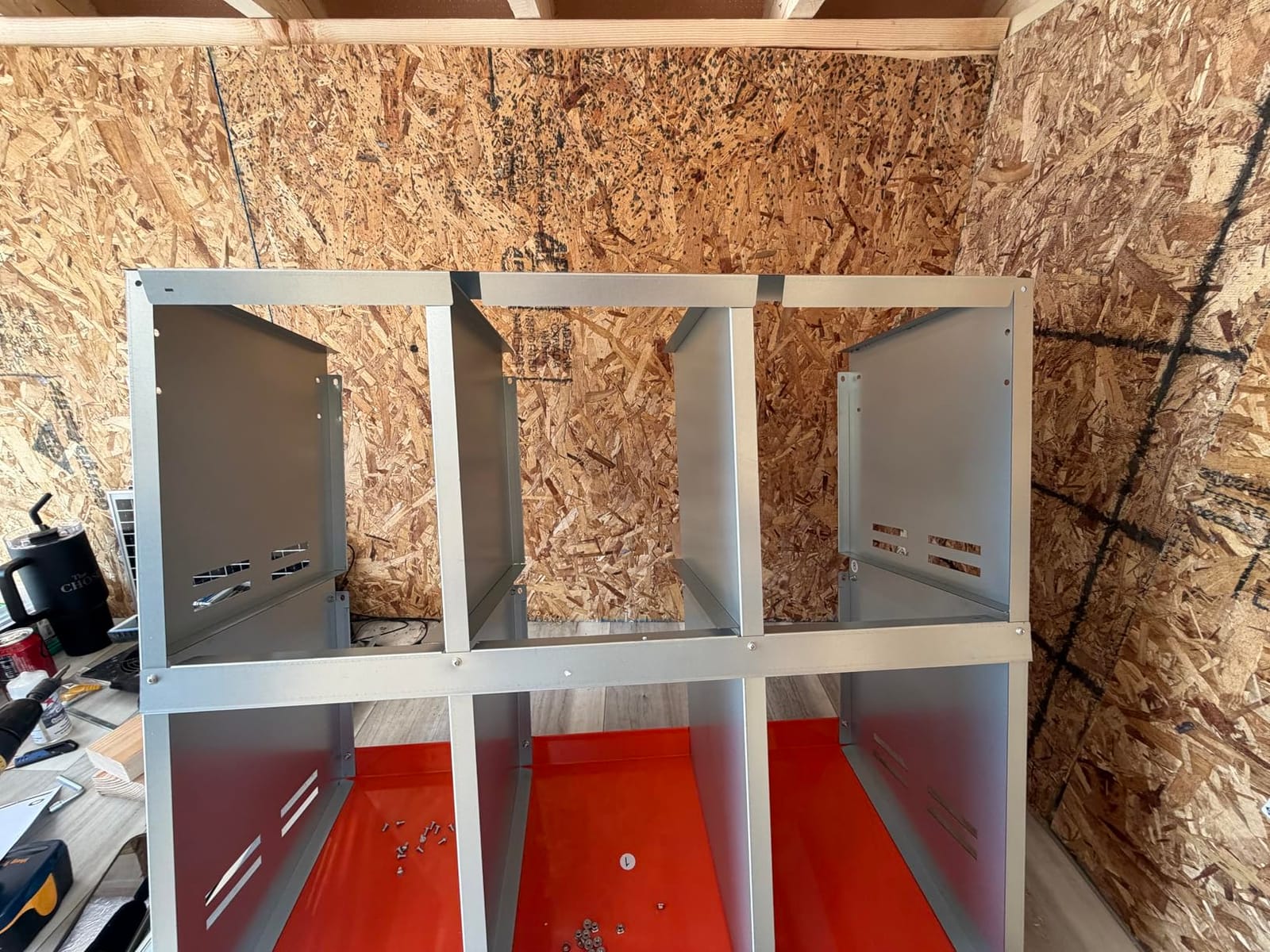 VEVOR Chicken Nesting Boxes, 4 Compartments, with Support Legs, Easy Egg Collection, Galvanized Steel and High-Strength Plastic, Roll Away Nesting Boxes for Chickens and Hens Laying Eggs, Orange customer photo 2