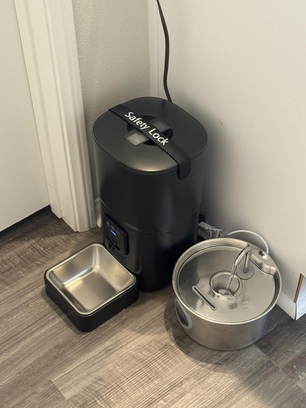 PAPIFEED Automatic Cat Feeder with App, WiFi Auto Cat Feeder, 6L Slow-Feed Cat Food Dispenser for Dry Food, Dual Power Supply Timed Pet Feeder for Small Dog, 10 Meals/Day, 12 Portions/Meal, Black customer photo 1