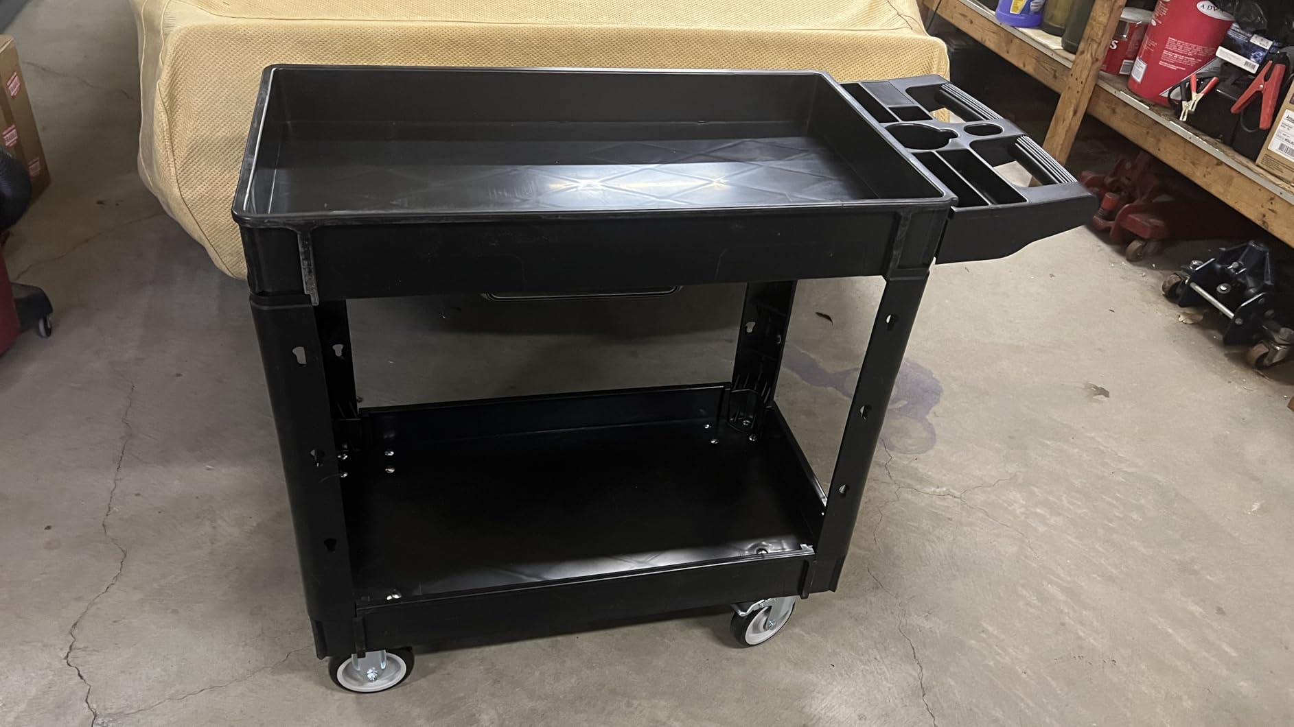 VEVOR Heavy Duty Utility Cart with Tray & Pegboard, 550 LBS 2 Tier Service Cart with 360° Swivel & Fixed Wheels (2 with Brakes), Plastic Rolling Cart, Tool Storage for Garage Warehouse Workshop customer photo 1
