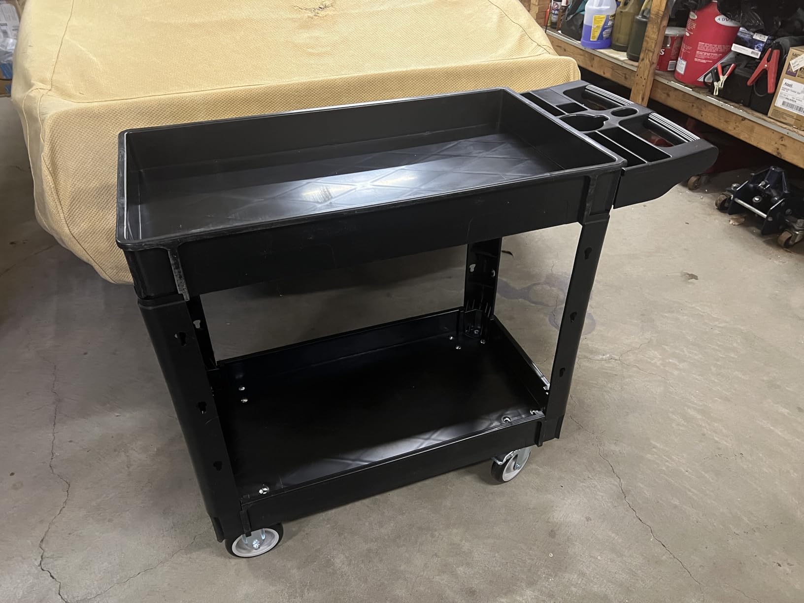 VEVOR Heavy Duty Utility Cart with Tray & Pegboard, 550 LBS 2 Tier Service Cart with 360° Swivel & Fixed Wheels (2 with Brakes), Plastic Rolling Cart, Tool Storage for Garage Warehouse Workshop customer photo 2