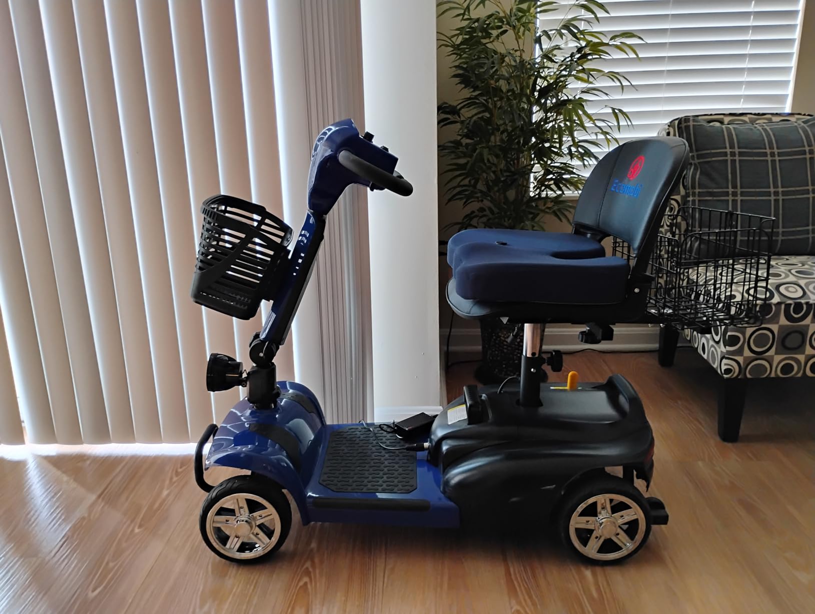 32Miles All-Terrain Heavy-Duty Mobility Scooter for Seniors &Adults customer photo 2